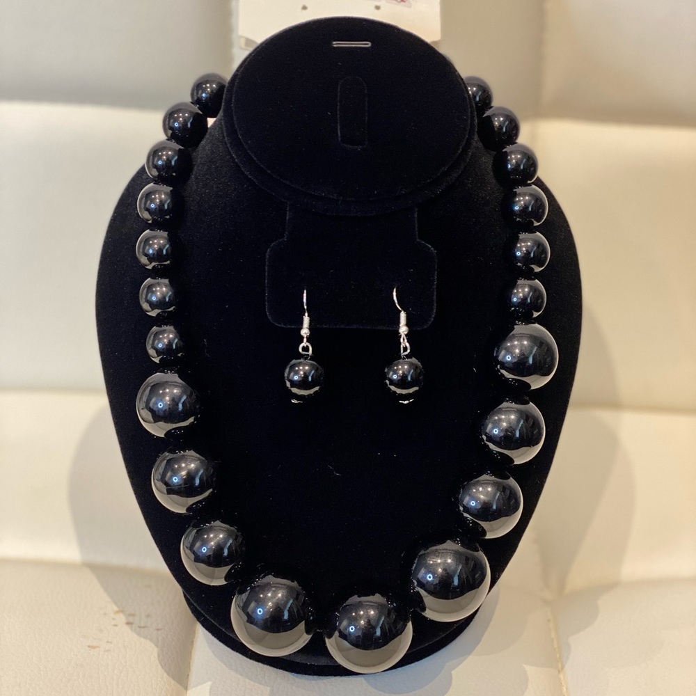 Black bead necklace set